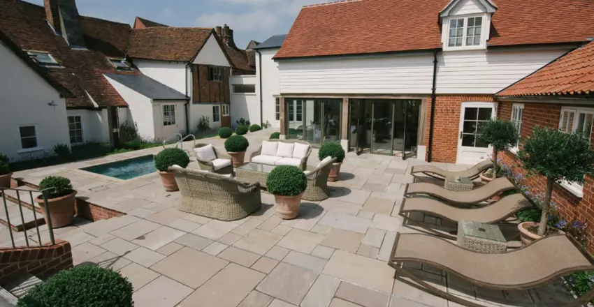 Weavers' House Spa outdoor space