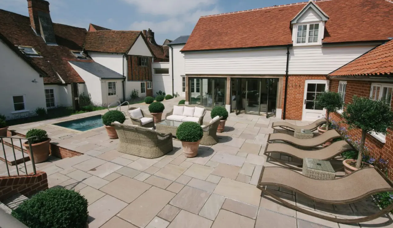 Weaver's House Spa Terrace with vitality pool