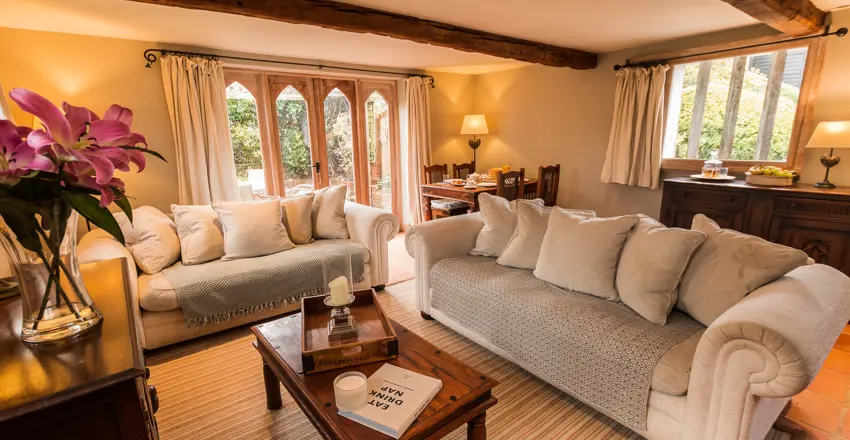 The Dairy, self catering in Lavenham, lounge with sofas