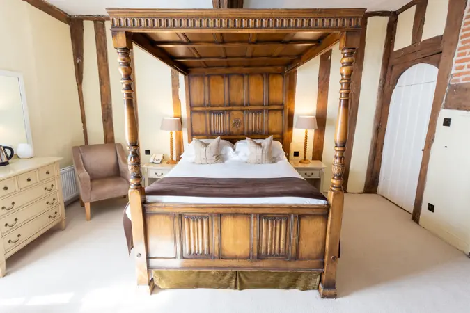 four poster room 55